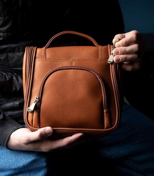 LEATHER HANGING DOPP KIT