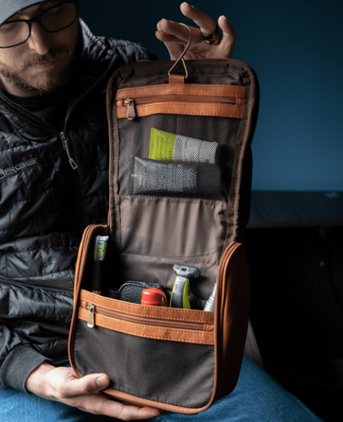 LEATHER HANGING DOPP KIT