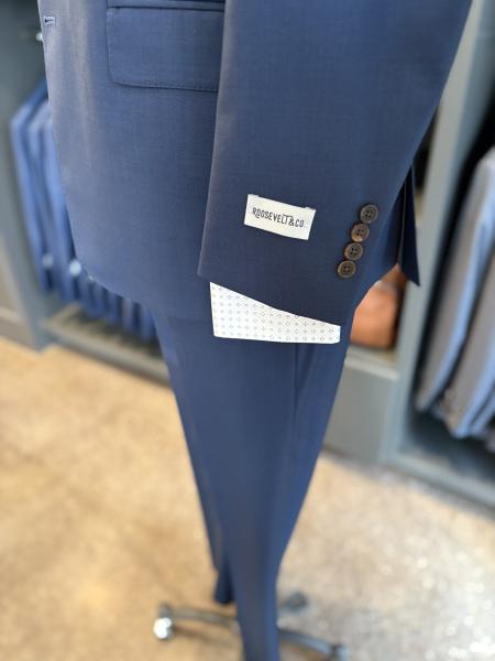NAVY SUIT, THE LABEL
