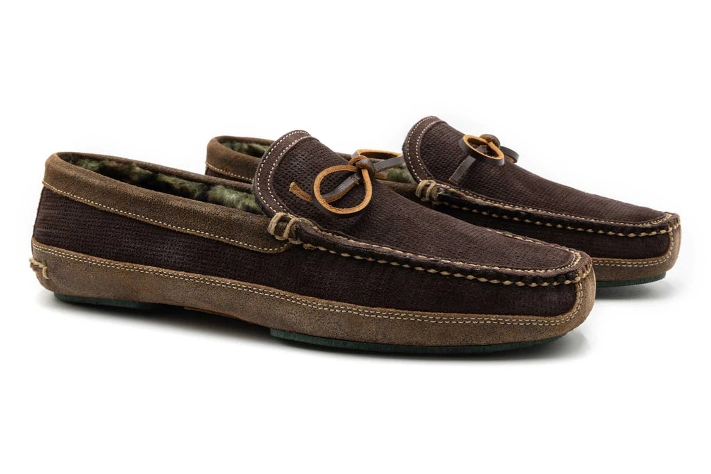 COZY BOW TIE SLIPPER, WALNUT SUEDE